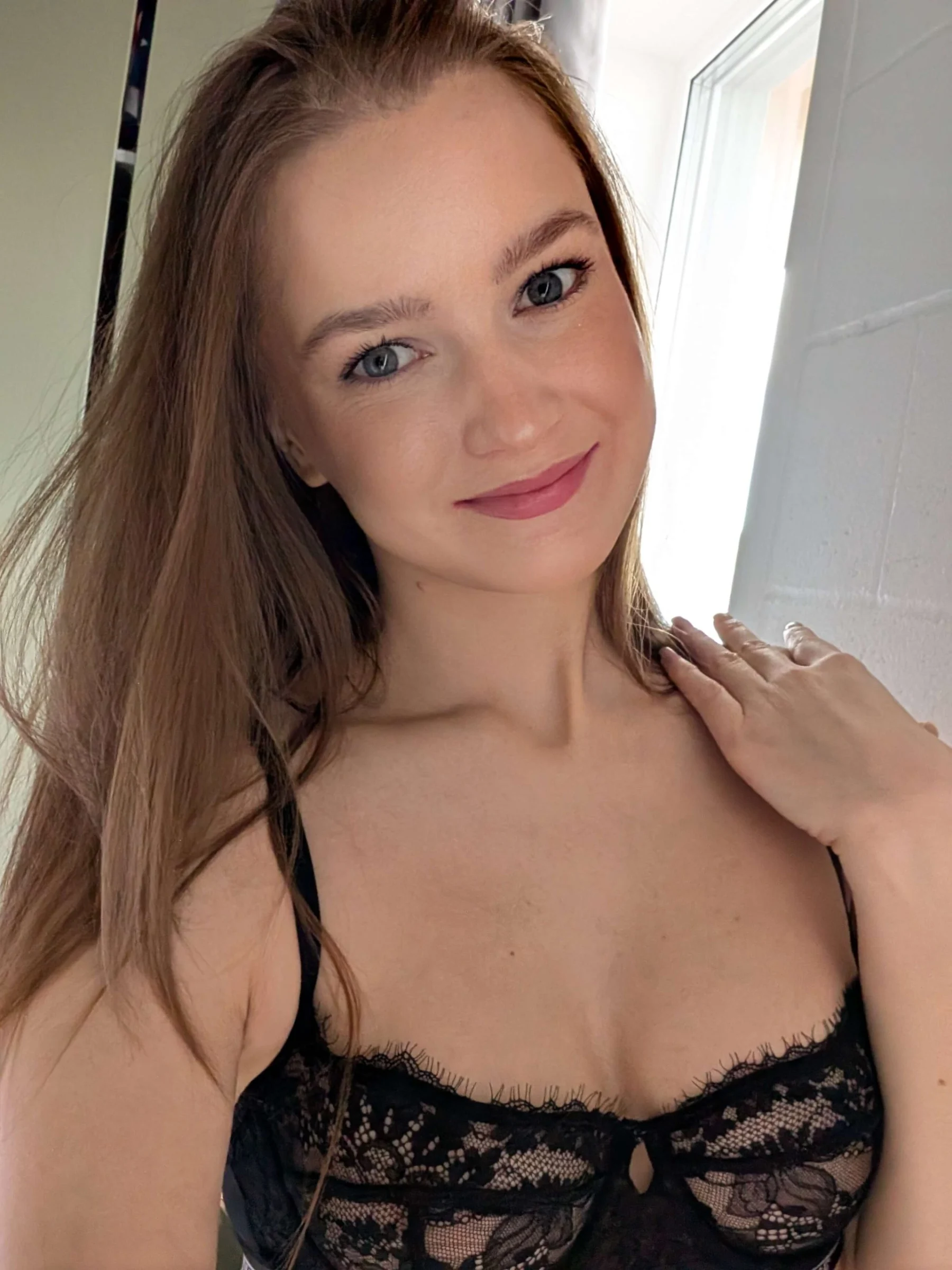 Alina, deutsche OnlyFans Creator mit elegantem Style